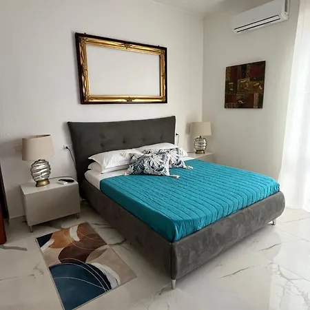 Central Home Cagliari * كالياري